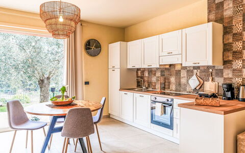 Micuzzo: Möbel, Interior Design, Flooring, Holz, Fussboden, Zimmer, Decke, Stuhl, Küche, Küche & Esszimmer Tisch