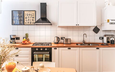 Casa Dea Diana: Küchengerät, Küche, Countertop, Major Appliance, Herd, Cabinetry, Interior Design, Herd, Gasherd, Holz