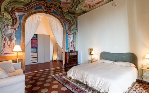 Casa Dea Diana: Interior Design, Möbel, Flooring, Fussboden, Schlafzimmer, Bett, Bettdecke, Bedding, Zimmer, Decke