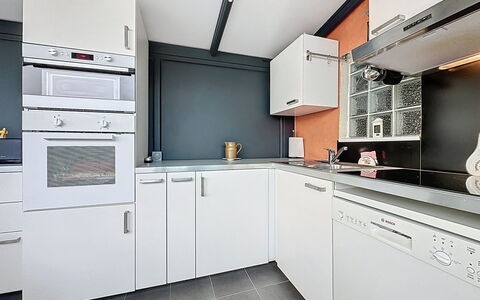 Les Rochers du Roi: Wohngebiet, Wohnung, Eigentumswohnung, Resort, Estate, Landscaping, Park, Hotel, Villa, Ferienort