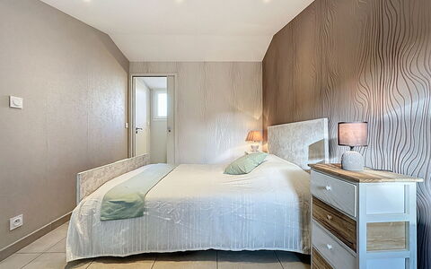 Les Rochers du Roi: Wohngebiet, Wohnung, Eigentumswohnung, Resort, Estate, Landscaping, Park, Hotel, Villa, Ferienort