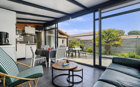 Les Rochers du Roi: Wohngebiet, Wohnung, Eigentumswohnung, Resort, Estate, Landscaping, Park, Hotel, Villa, Ferienort