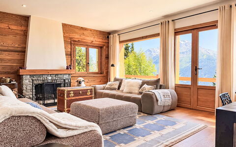 Chalet Shangri-La: Möbel, Interior Design, Holz, Flooring, Couch, Wohnzimmer, Fussboden, Zimmer, Decke, Zuhause