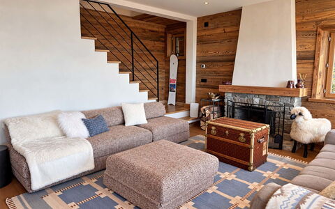 Chalet Shangri-La: Möbel, Flooring, Interior Design, Couch, Holz, Fussboden, Wohnzimmer, Zimmer, Zuhause, Wohnung