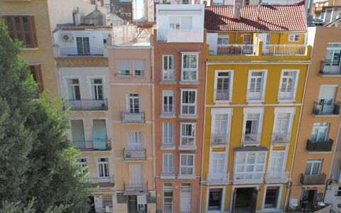 Cartagena 10: Wohnung, Die Architektur, Wohngebiet, Eigentumswohnung, Verbundwerkstoff, Urban Design, Balkon, Mischnutzung, Schatten