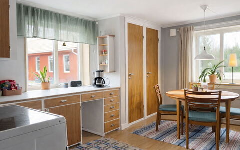 Hönetorpet: Möbel, Interior Design, Flooring, Cabinetry, Holz, Countertop, Fussboden, Decke, Küche, Zimmer