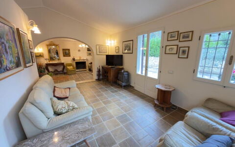 Villa Montepulciano Vineyard: Möbel, Interior Design, Flooring, Couch, Fussboden, Holz, Decke, Wohnzimmer, Zimmer, Beleuchtung