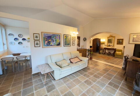 Villa Montepulciano Vineyard and Pool Retreat: Möbel, Flooring, Interior Design, Fussboden, Couch, Decke, Holz, Wohnzimmer, Zimmer, Beleuchtung