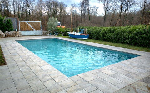 Holyday Home Midas: Schwimmbad, Flooring, Fliese, Verbundwerkstoff, Flagstone, Water Feature, Garten, Beton, Landscaping, Design