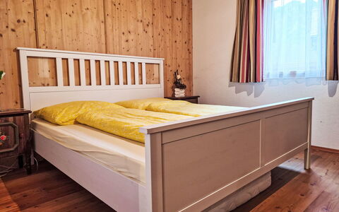 Loidl: Bett, Möbel, Schlafzimmer, Bedding, Interior Design, Holz, Bettdecke, Flooring, Fussboden, Bettrahmen