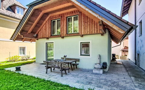 Loidl: Haus, Dach, Zuhause, Hütte, Garten, Garten, Abstellgleis, Rasen, Bauernhaus, Estate