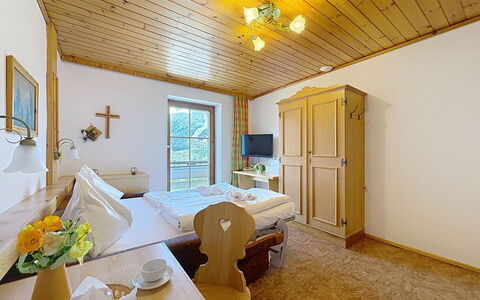 Sankt Michael im Lungau 100: Decke, Zuhause, Wohnung, Schlafzimmer, Hotel, Bett, Villa, Bettrahmen, Resort, Bedding