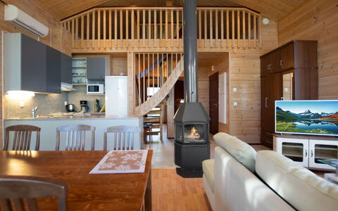 Tiirinniemi 27 a: Flooring, Interior Design, Holz, Fussboden, Decke, Möbel, Holzboden, Zimmer, Couch, Wohnzimmer