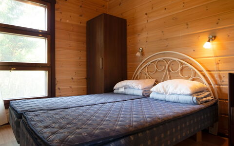 Tiirinniemi 27 a: Holz, Flooring, Interior Design, Fussboden, Schlafzimmer, Möbel, Bett, Decke, Zimmer, Holzbeize