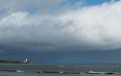 Lighthouse View: Daytime, Wolke, Horizont, Turm, Meer, Küsten Und Ozeanische Forms, Küste