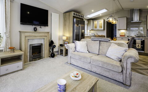 Lighthouse View: Möbel, Interior Design, Decke, Zuhause, Zimmer, Couch, Wohnzimmer, Wohnung, Haushaltsgerät
