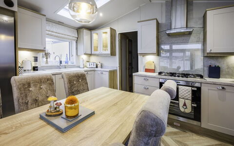 Lighthouse View: Interior Design, Countertop, Möbel, Küche, Decke, Zuhause, Cabinetry, Küchengerät, Major Appliance, Zimmer