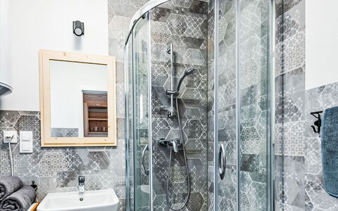 Rewal 200: Interior Design, Armatur, Flooring, Fussboden, Installation, Badezimmer, Zapfhahn, Fliese, Sinken, Decke