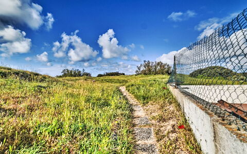 Les Cariatides 6: Blau, Grün, Gras, Wolke, Vegetation, Wiese, Natürliche Landschaft, Ökoregion, Landschaft, Kumulus