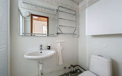 Solgläntan: Armatur, Badezimmer, Bad Sink, Flooring, Sinken, Fussboden, Interior Design, Zapfhahn, Installation, Toilette