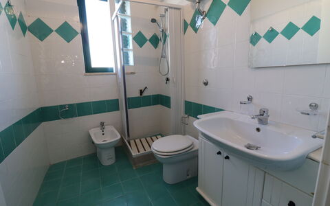 Giulia: Armatur, Flooring, Badezimmer, Fussboden, Interior Design, Sinken, Zapfhahn, Bad Sink, Installation, Fliese