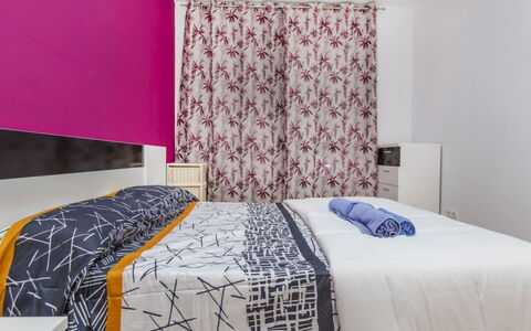 Solymar: Möbel, Interior Design, Schlafzimmer, Bett, Bettdecke, Flooring, Fussboden, Bedding, Linens, Zimmer
