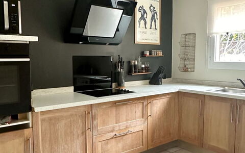 Tarabucetta: Küchengerät, Küche, Möbel, Cabinetry, Countertop, Holz, Major Appliance, Interior Design, Flooring, Haushaltsgerät