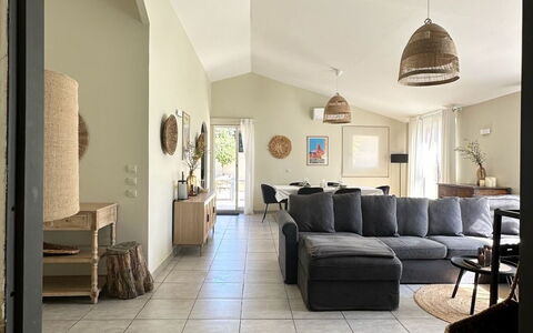 Tarabucetta: Flooring, Wand, Interior Design, Fussboden, Möbel, Decke, Zimmer, Zuhause, Wohnzimmer, Couch
