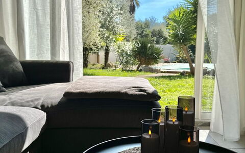 Tarabucetta: Möbel, Interior Design, Zuhause, Beleuchtung, Textil, Wohnzimmer, Fussboden, Zimmer, Couch, Flooring