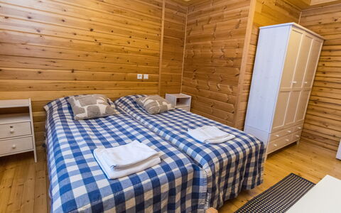 Saajomaja: Holz, Fussboden, Flooring, Möbel, Schlafzimmer, Holzbeize, Zimmer, Hartholz, Bett, Bettrahmen