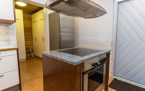 Saajomaja: Flooring, Küche, Major Appliance, Fussboden, Küchengerät, Holz, Interior Design, Decke, Countertop, Beleuchtung