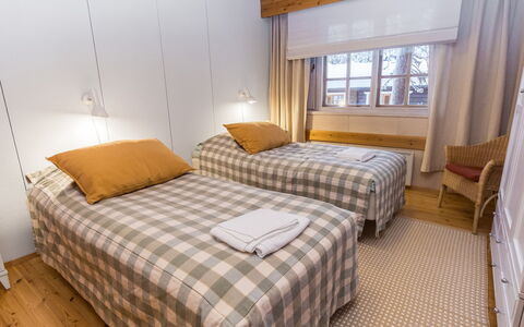 Saajomaja: Bett, Möbel, Interior Design, Schlafzimmer, Holz, Fussboden, Flooring, Bedding, Bettdecke, Decke