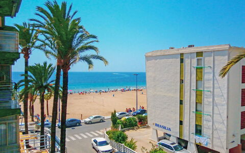 Turia Playa: Wasser, Himmel, Gebäude, Daytime, Eigentum, Pflanze, Auto, Licht, Fahrzeug, Azurblau