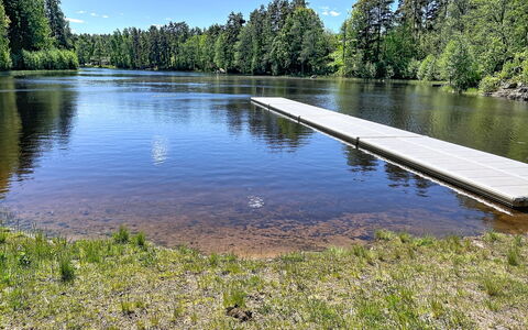 Skolhuset: Wasser, Wasservorräte, Baum, Gewässer, Wasserlauf, Natürliche Landschaft, Wasserweg, Bank, See, Reflexion