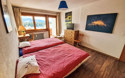 Crans-Léman 5: Holz, Möbel, Zuhause, Zimmer, Wohnung, Schlafzimmer, Bett, Bettdecke, Bedding, Hartholz
