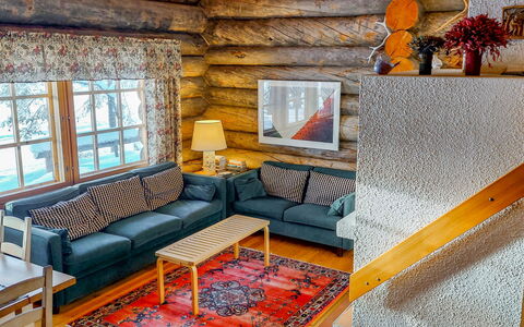 Janttara: Holz, Interior Design, Flooring, Fussboden, Möbel, Decke, Zimmer, Wohnzimmer, Couch, Holzbeize