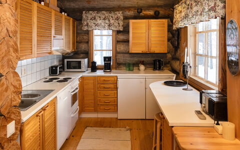 Janttara: Holz, Küche, Countertop, Interior Design, Flooring, Möbel, Sinken, Decke, Holzbeize, Fussboden