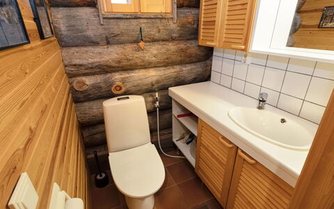 Janttara: Toilleten Sitz, Holz, Flooring, Toilette, Fussboden, Armatur, Sinken, Installation, Badezimmer, Holzbeize