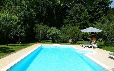 Villa Castellani: Schwimmbad, Resort, Verbundwerkstoff, Freizeit, Schatten, Eco Hotel, Gartenmöbel, Hinterhof, Water Feature, Garten