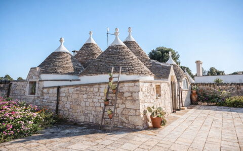Trulli al Verde Viburno: Kuppel, Kuppel, Flagstone