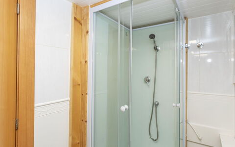 Rioplata: Badezimmer, Armatur, Wand, Flooring, Interior Design, Fussboden, Decke, Bad Sink, Dusche, Installation