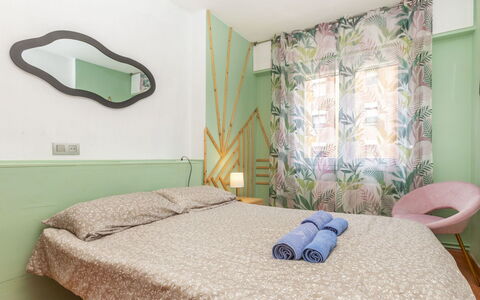 Rioplata: Möbel, Bett, Schlafzimmer, Interior Design, Bettdecke, Wand, Bedding, Linens, Holz, Zimmer