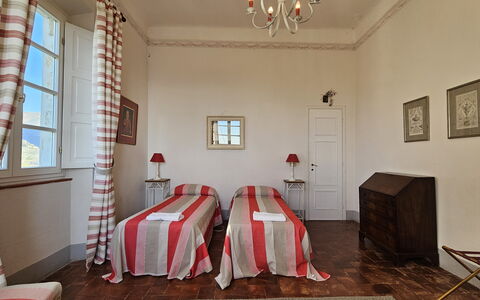 Villa Il Torrazzo, Vista Mare, Massarosa: Möbel, Interior Design, Flooring, Fussboden, Decke, Textil, Zimmer, Schlafzimmer, Bett, Beleuchtung