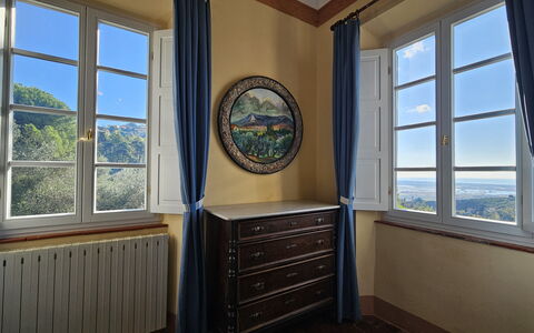Villa Il Torrazzo, Vista Mare, Massarosa: Wand, Interior Design, Zimmer, Bilderrahmen, Holzbeize, Formen, Hartholz, Glas, Farbe, Daylighting
