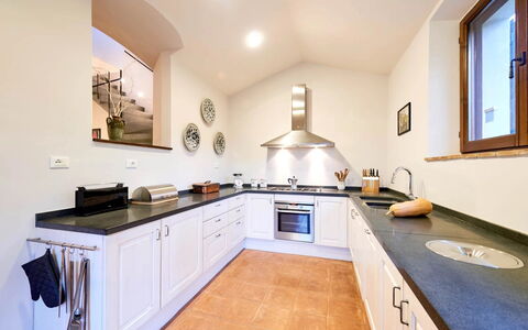 Podere i Prati: Küche, Countertop, Interior Design, Küchengerät, Cabinetry, Flooring, Decke, Haushaltsgerät, Major Appliance, Möbel