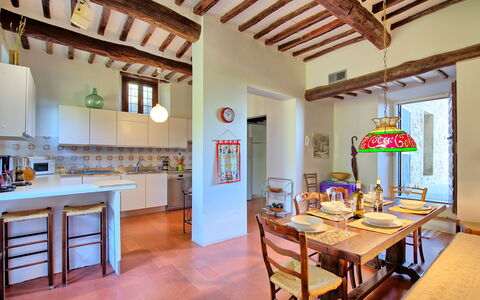 Villa Ulivacci: Möbel, Interior Design, Flooring, Wand, Holz, Decke, Fussboden, Zimmer, Tabelle, Esszimmer