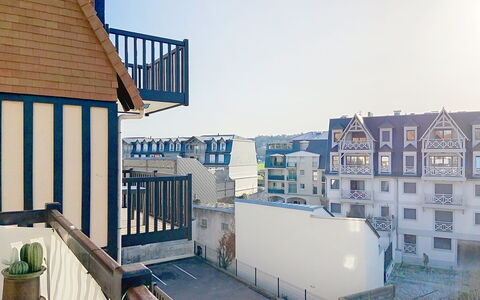 Le Jumping: Möbel, Gartenmöbel, Tabelle, Stuhl, Tisch Im Freien, Garten, Küche & Esszimmer Tisch, Terrasse, Restaurant, Blumentopf