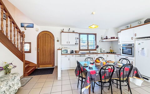 Maison Goh Lannec: Möbel, Gartenmöbel, Tabelle, Stuhl, Tisch Im Freien, Garten, Küche & Esszimmer Tisch, Terrasse, Restaurant, Blumentopf