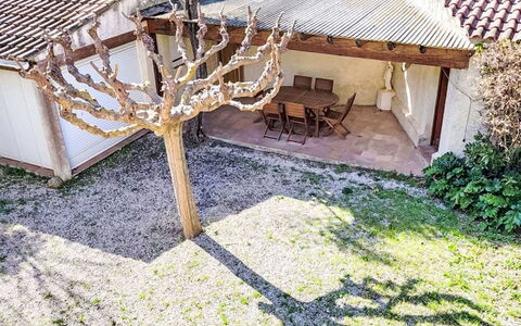 Résidence les Figuiers Fleurs: Möbel, Gartenmöbel, Tabelle, Stuhl, Tisch Im Freien, Garten, Küche & Esszimmer Tisch, Terrasse, Restaurant, Blumentopf