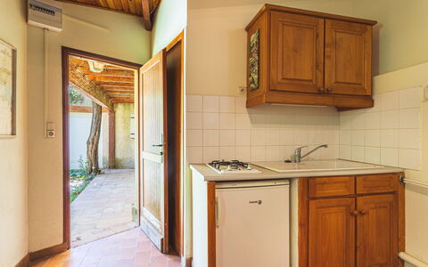 Résidence les Figuiers Fleurs: Holz, Interior Design, Decke, Flooring, Countertop, Fussboden, Zuhause, Küche, Zimmer, Sinken